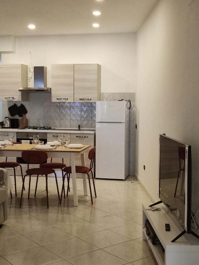 O'Tuocc A Chiaia Apartment เนเปิลส์ ภายนอก รูปภาพ