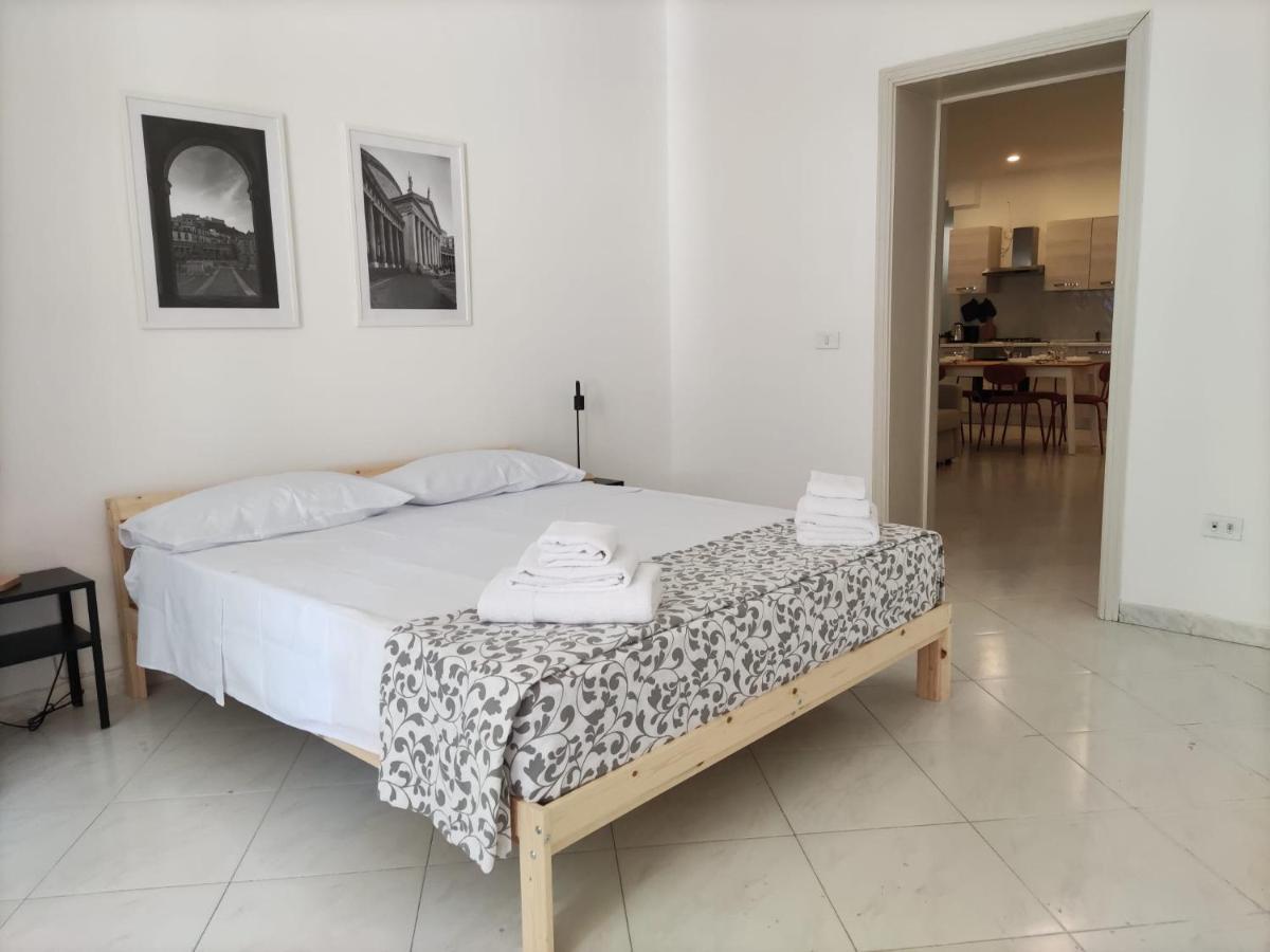 O'Tuocc A Chiaia Apartment เนเปิลส์ ภายนอก รูปภาพ