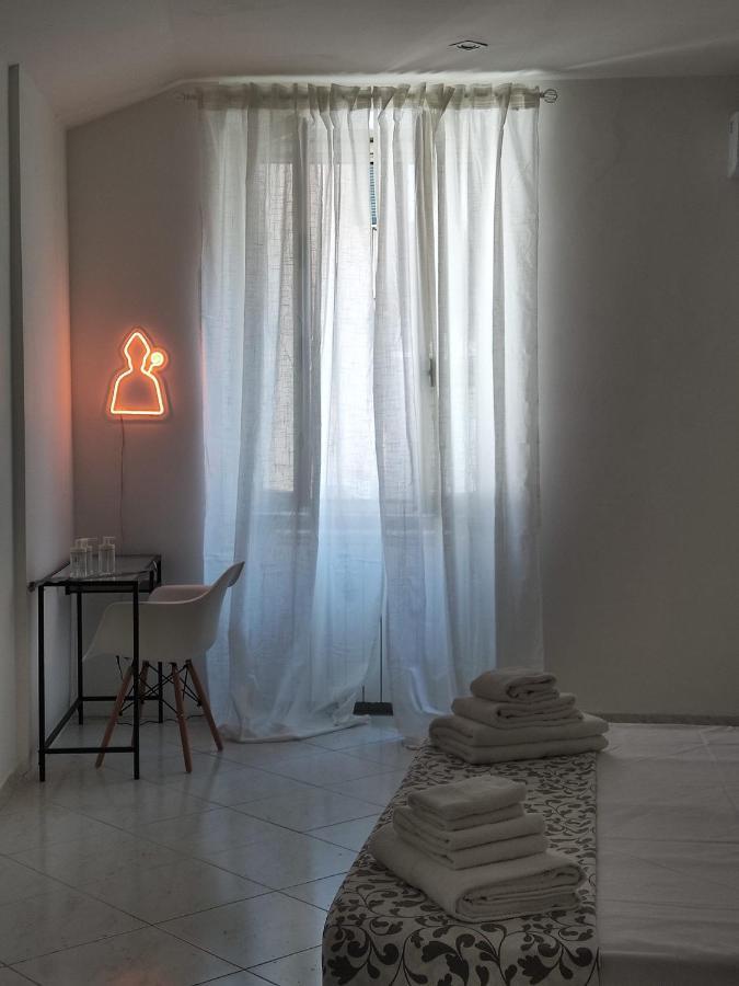 O'Tuocc A Chiaia Apartment เนเปิลส์ ภายนอก รูปภาพ