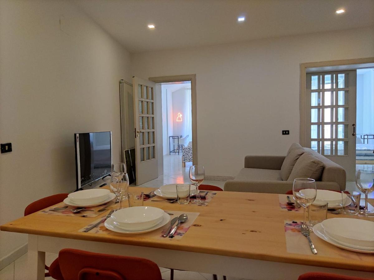 O'Tuocc A Chiaia Apartment เนเปิลส์ ภายนอก รูปภาพ