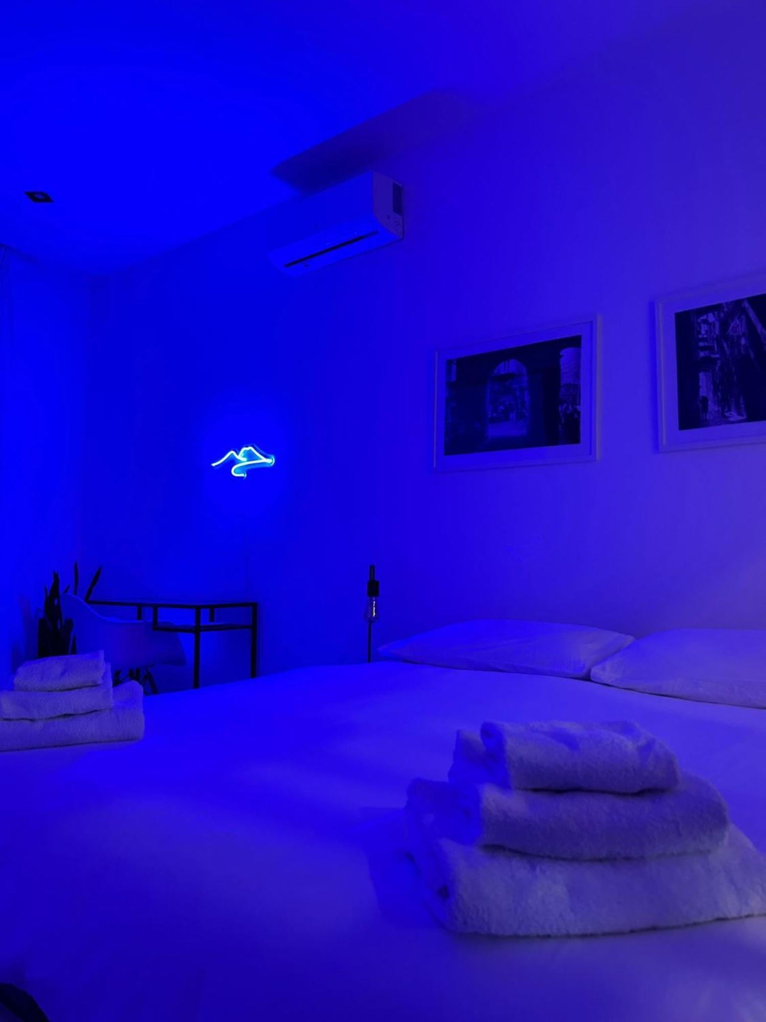 O'Tuocc A Chiaia Apartment เนเปิลส์ ภายนอก รูปภาพ